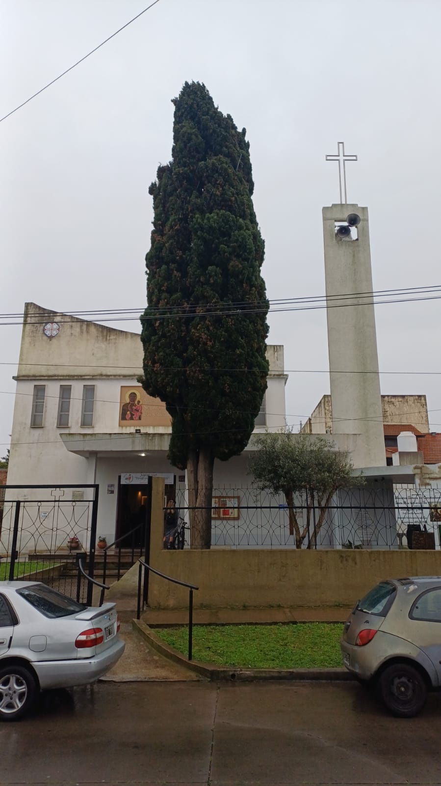 Nuestra Señora de Częstochowa: Fe, arquitectura y tradición polaca en el corazón de Ezpeleta